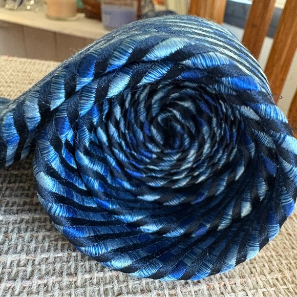 Charvet Silk Blue Striped Men's Tie - Picture 4 of 9